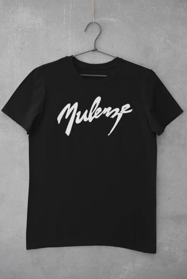 camiseta mulenze negra letra blanca