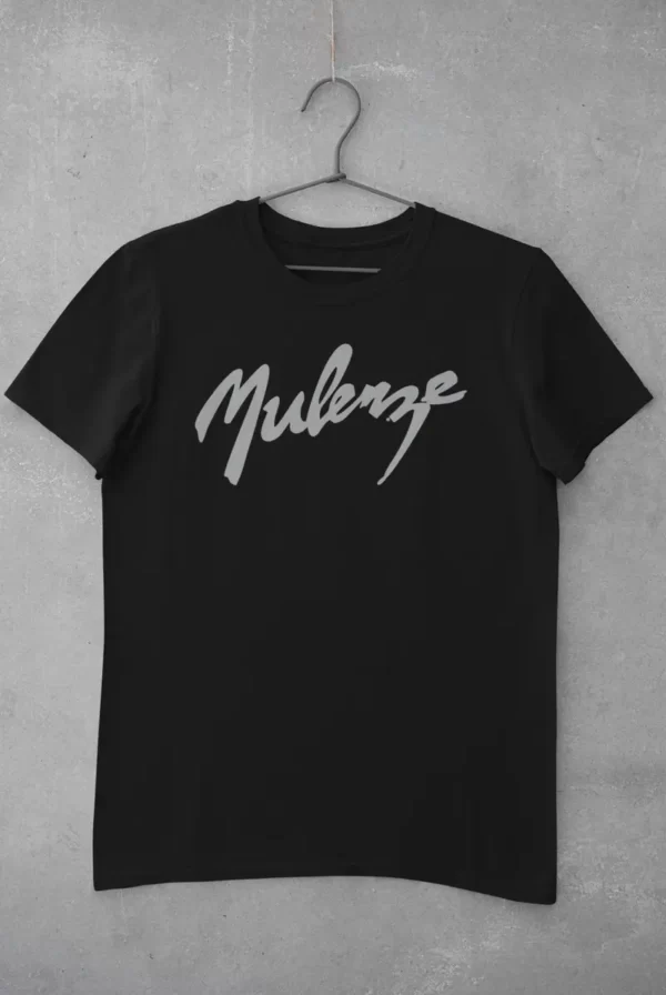 camiseta mulenze negra letra plateada